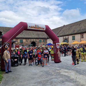 Inflatable Archway - XhibArch (double layer, airtight): stock color prepared for banner Inflatable24.com S (4 m x 3 m) - (13 ft x 10 ft) red No Feet by Inflatable24.com