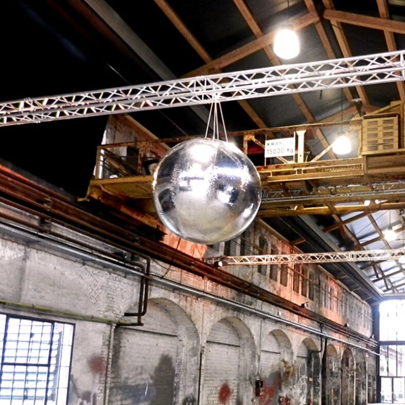 Mirror Balloon as giant disco or christmas ball 1 m - 5 m (3.5 ft - 16.5 ft) diameter Inflatable24.com by Inflatable24.com