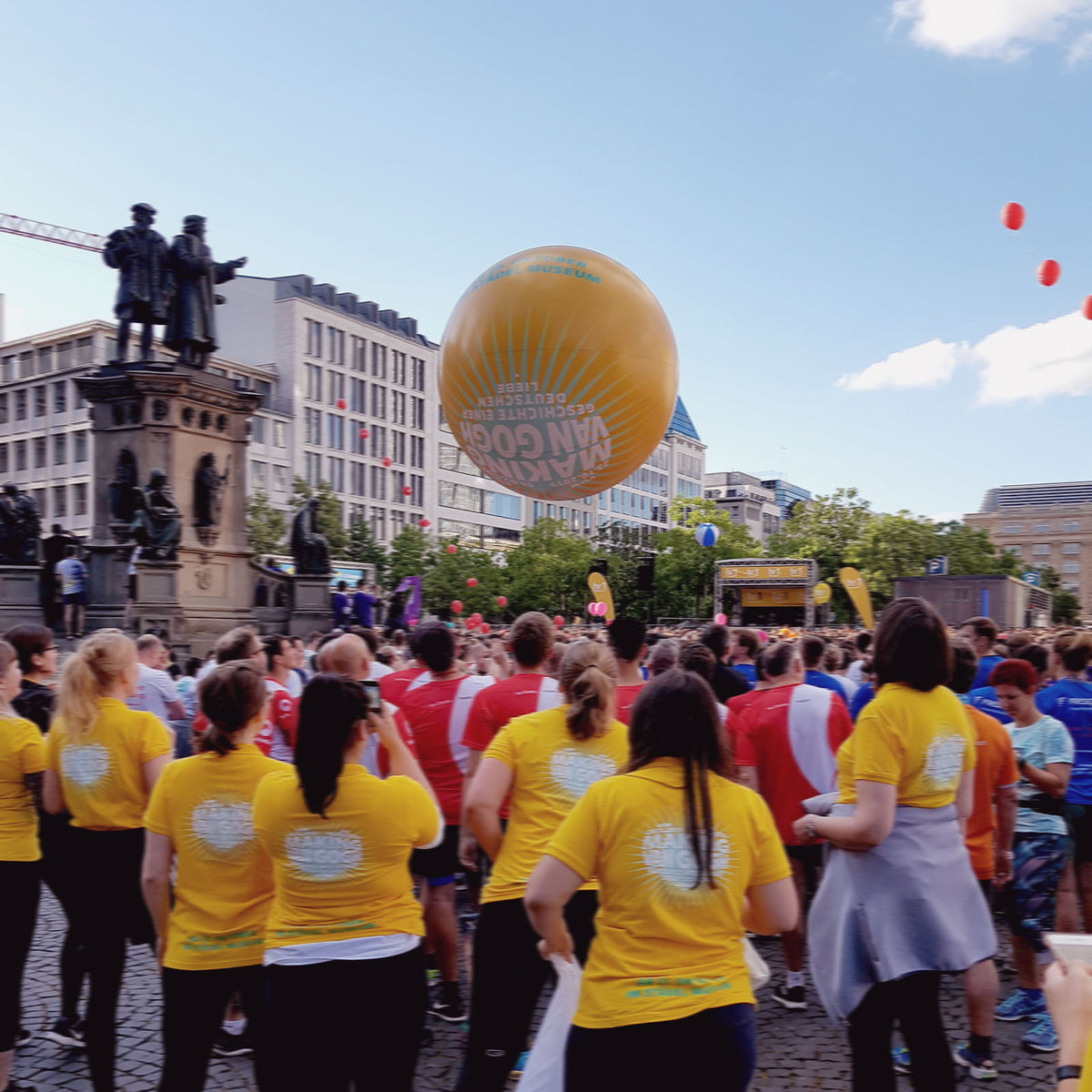 Crowdballs Vinyl from 1 m (3.5 ft)- 2 m( 6.5 ft) - 100% digital printing Inflatable24.com by Inflatable24.com