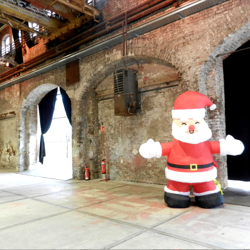 Giant Santa Inflatable Deutsche Inflatable by Inflatable24.com